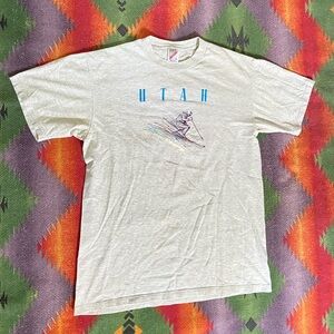 VINTAGE UTAH SKIING T SHIRT SIZE LARGE GRAY GOOD CONDITION 90s